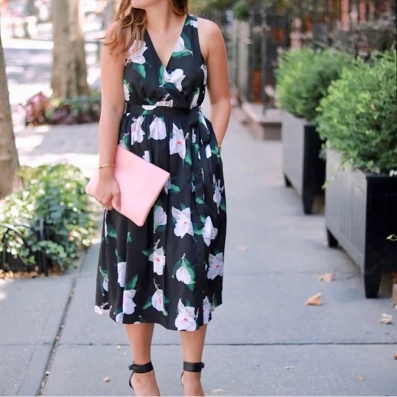 Banana Republic Black Floral Sleeveless Dress! Has pockets! 😁 - Host Pick! - Picture 1 of 5